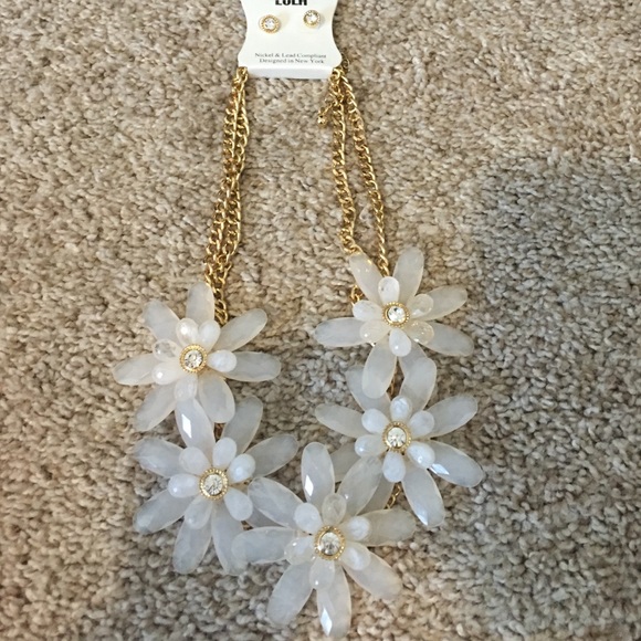 Pinterest statement necklace flower nwt rhinestone