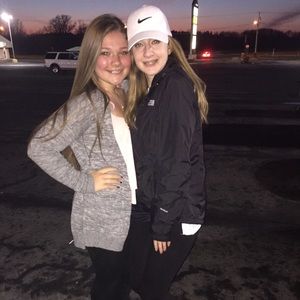 Meet your Posher, Cynthia