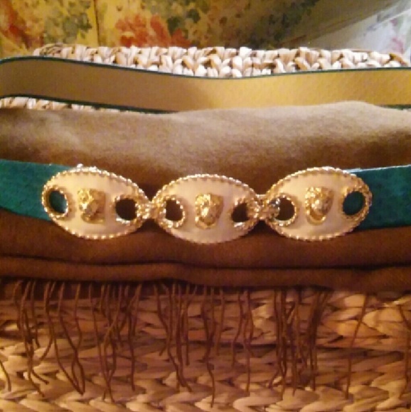 CHIC FASHION STATEMENT!