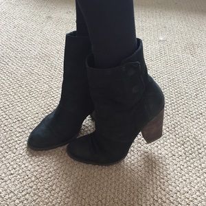 Black heeled boots
