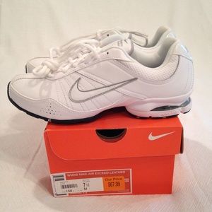 Brand new white women's Nikes size 7.5