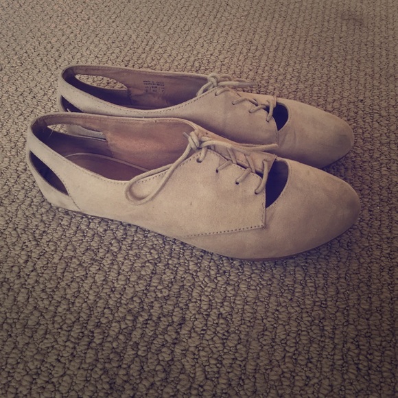 Nude suede cutout flats