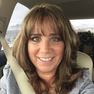 Meet your Posher, Deena