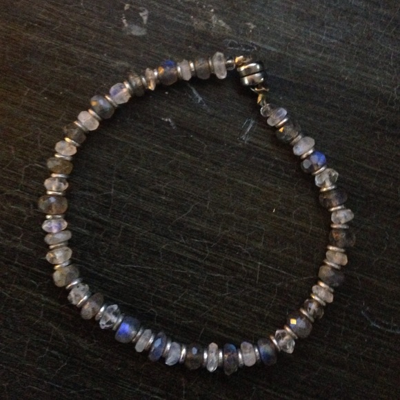 Agate bracelet with magnetic clip