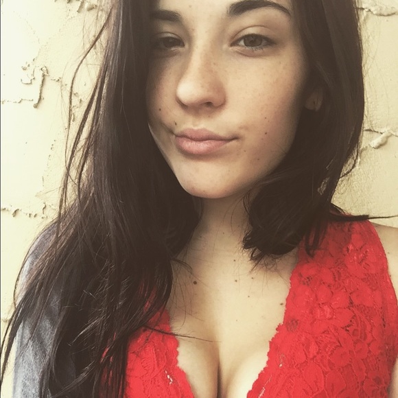 Meet your Posher, Mariana - Picture 1 of 1