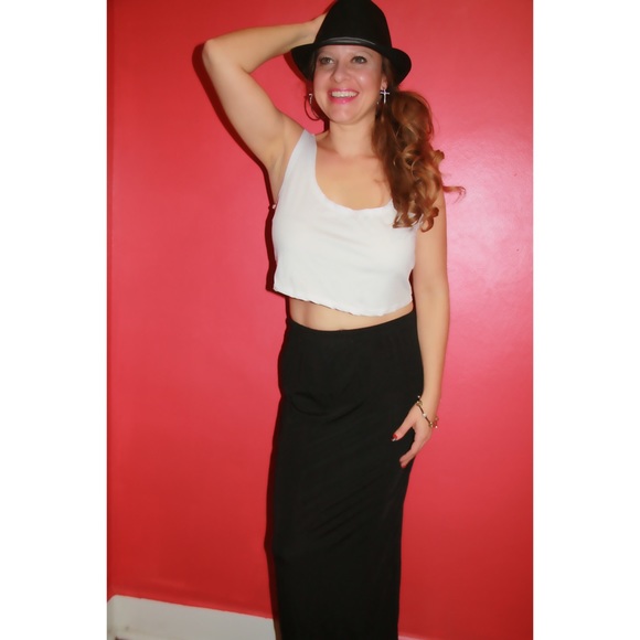 Short tee and long black Skirt - Picture 1 of 2