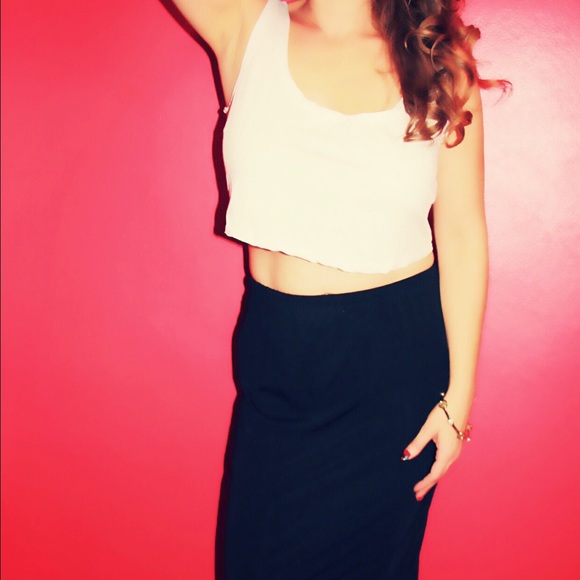 Short tee and long black Skirt - Picture 2 of 2