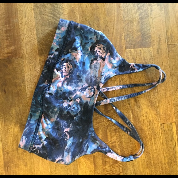 Lululemon sports bra