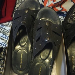 FLASH SALE! 🎉 Easy Spirit black shoes. Size 8