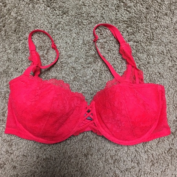 Victoria's Secret lightly lined Dream Angels bra!