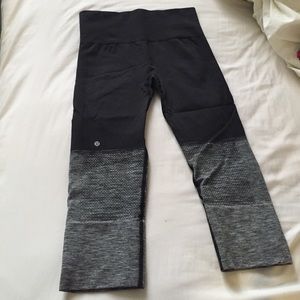 Lululemon seamlessly street crop size 4