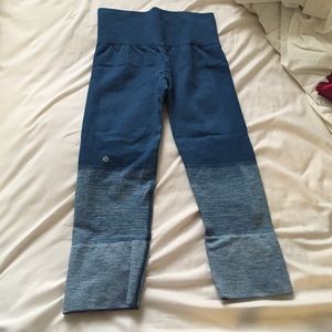 Lululemon seamlessly street crop size 4