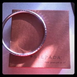 Silpada thin hammered bangle