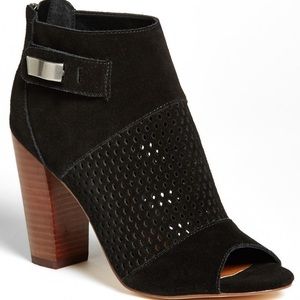 DV Dolce Vita Marana booties in black (NWOB)