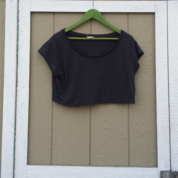 Gray crop tee
