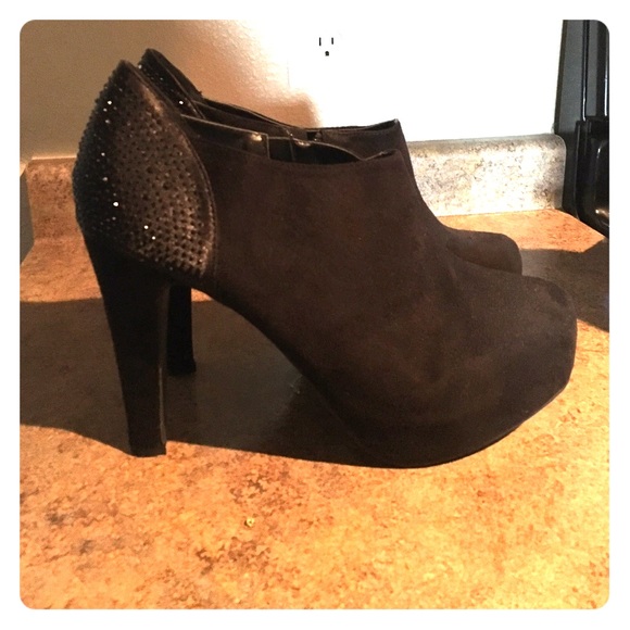 Size 12W black heels