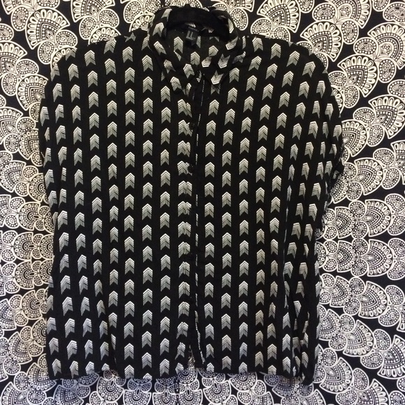 Collard, Button-Up Patterned T-Shirt