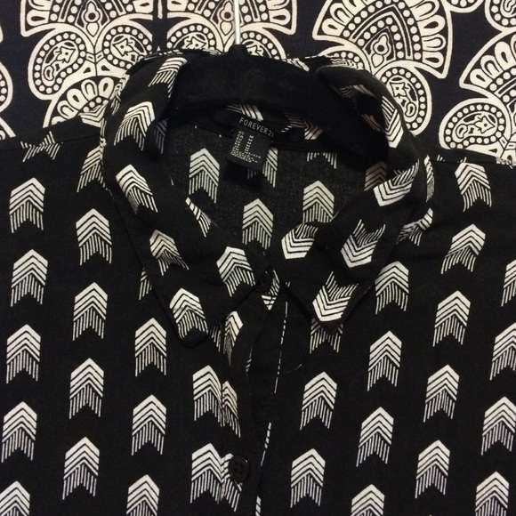 Collard, Button-Up Patterned T-Shirt - Picture 2 of 3