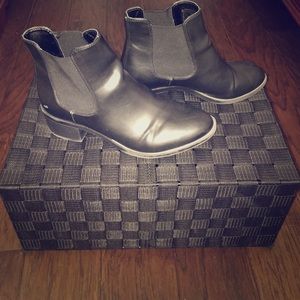 Black Chelsea Boots! Size 8!