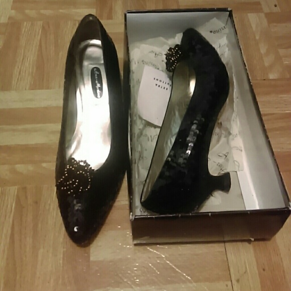 Ann Marino Black Sequined low heels