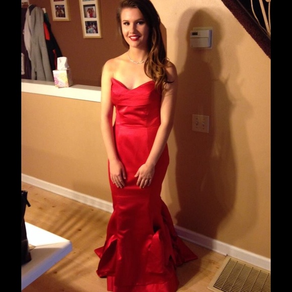 Red mermaid prom dress. - Picture 2 of 4