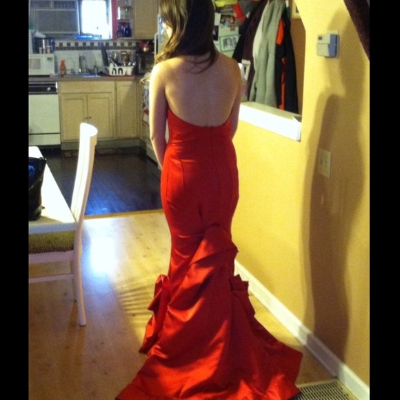 Red mermaid prom dress. - Picture 3 of 4