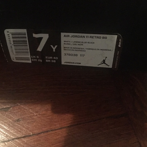 Brand new columbiana air Jordan size 7 - Picture 3 of 4