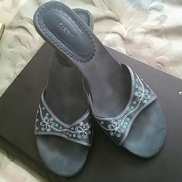 Sequined slides - Picture 3 of 3