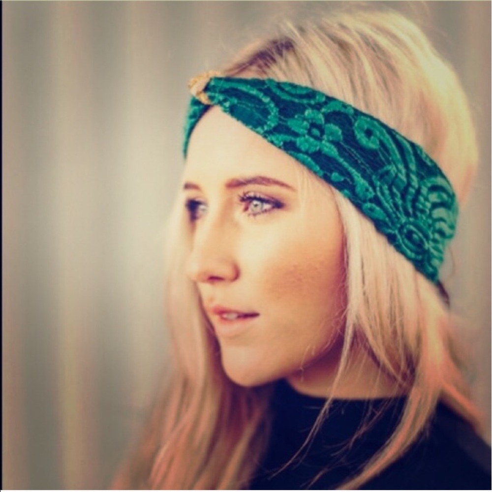 FINAL PRICE! Emerald Lace/Chains Headband 💕