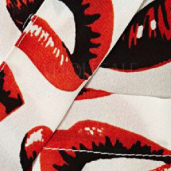 Kiss Me Shirt - Picture 2 of 2