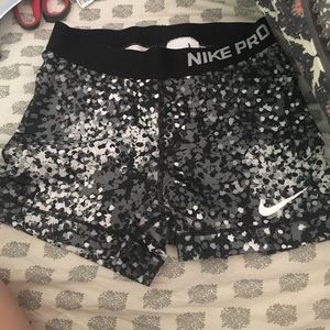 paint splatter Nike pros