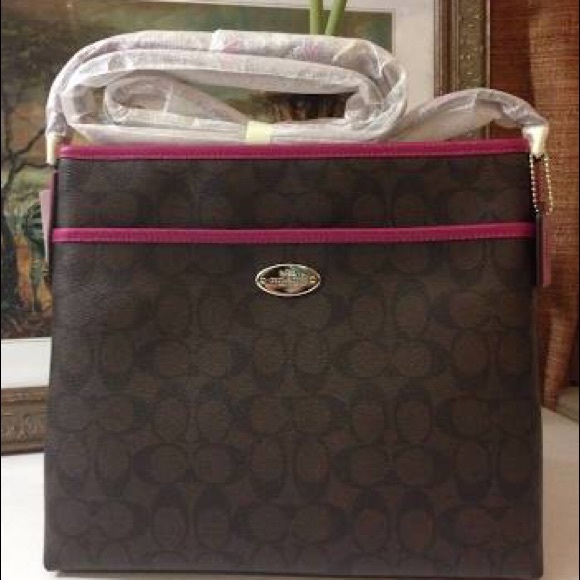 Coach purse cross body new condition