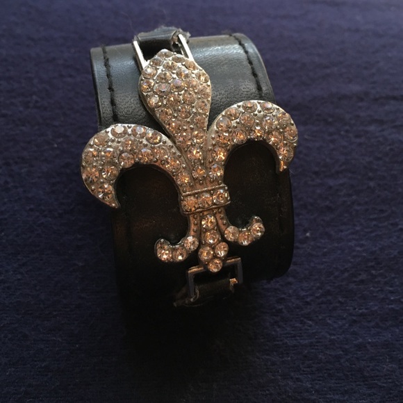 🛍 Rock Revival Fleur De Lis Cuff Bracelet 🛍