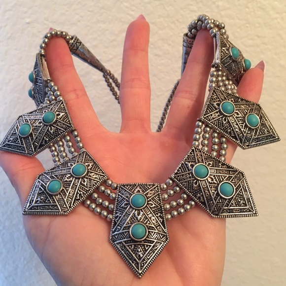 Host pick πΈTurquoise necklaceπΊ - Picture 2 of 3