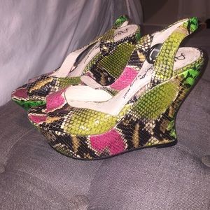 Alice and Olivia wedges