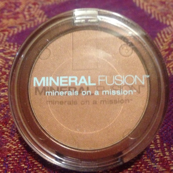 Mineral fusion sparkle bronzer