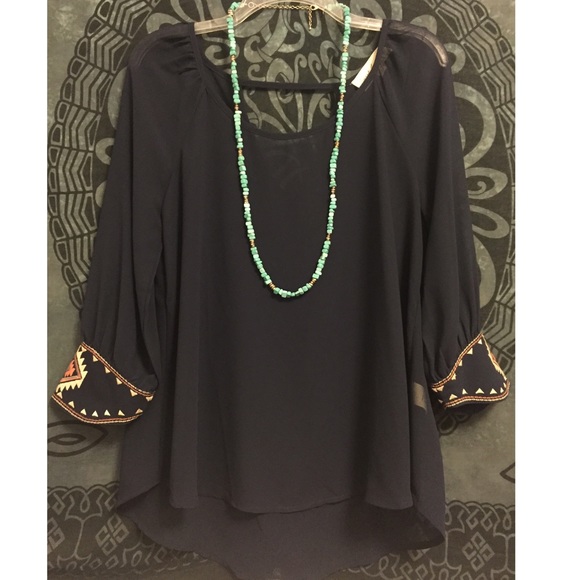 Patterned Mid- Sleeve Top