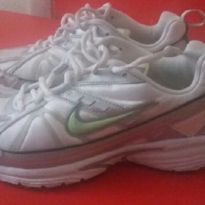 Nike Tennis Shoes