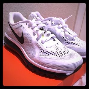 Nike Air Max 2014 (Women's) - Size 8 US