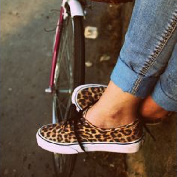NEW leopard print vans 🐱