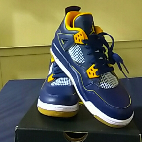 Air jordans4 Retro bg