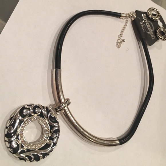 Earing & Necklace set