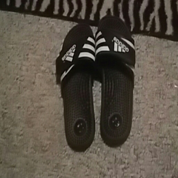 Adidas slider sandels