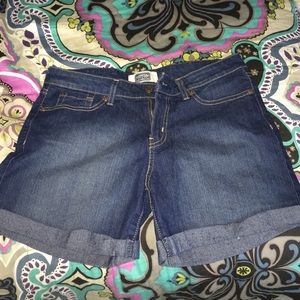 BRAND NEW Levis shorts/capris never worn