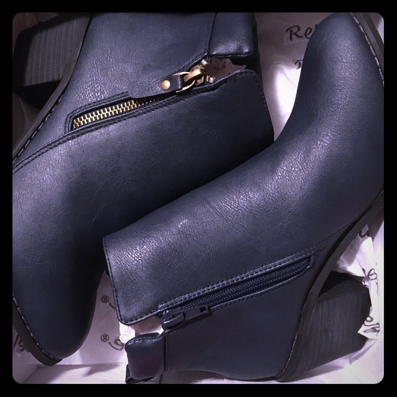Reneeze Booties Navy size 7 1/2