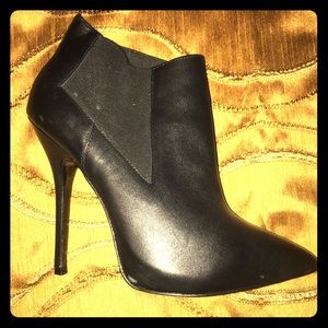 Black leather bootie by Steve Madden