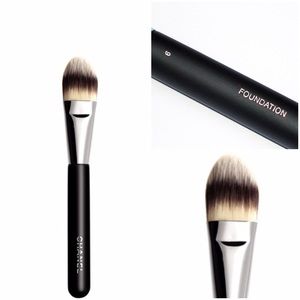 NWOT 🎉 AUTHENTIC CHANEL #9 Foundation Brush
