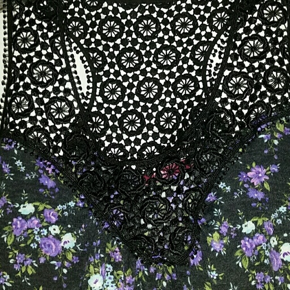 Julie's Closet Black and purple ruffle tank - Picture 3 of 4