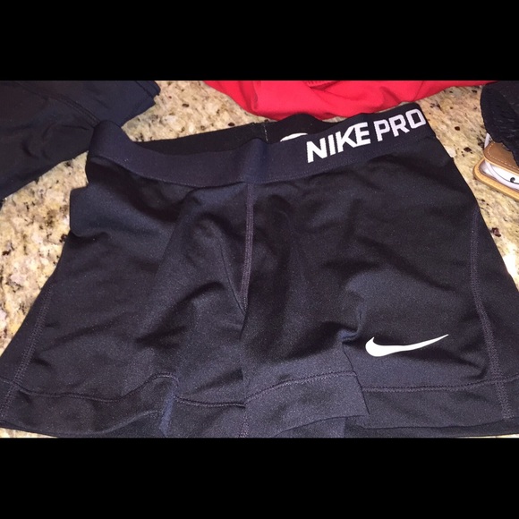 NIKE pro combat