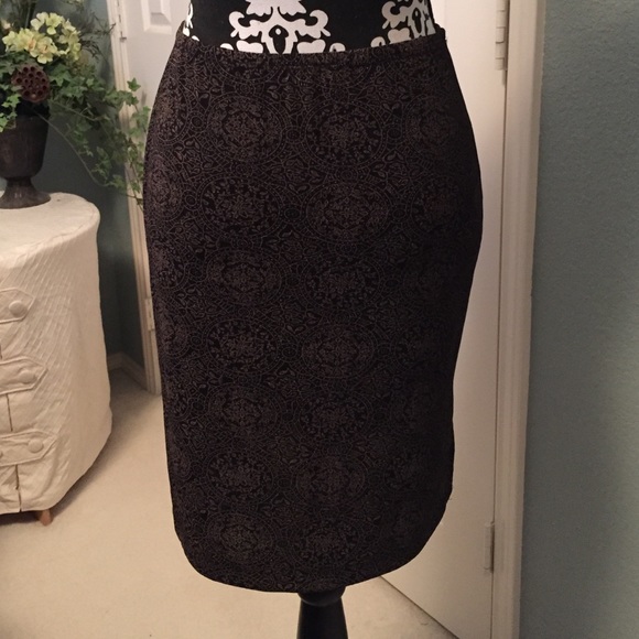 Black with brown design skirt - Picture 5 of 7